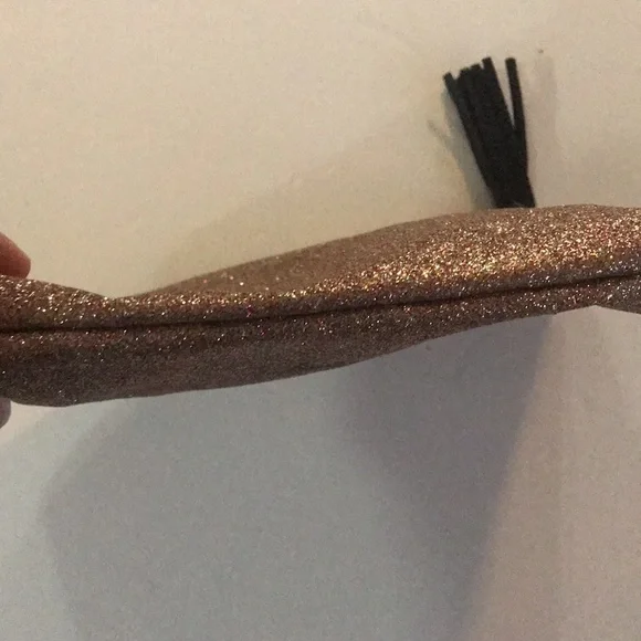 Ipsy Sparkle zipper bag - white mark from tag on tassel see pictures - Picture 6 of 6